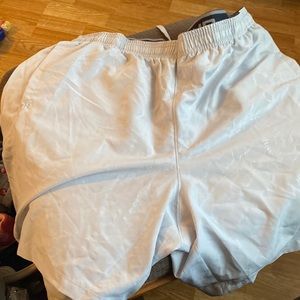 Like new! Under Armour heat gear shorts XXL mens